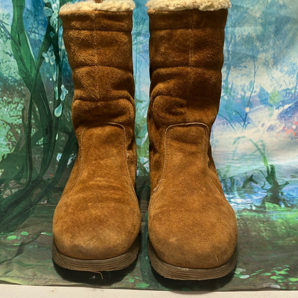 Hush puppies boots. Size 7W. Cattle brown.